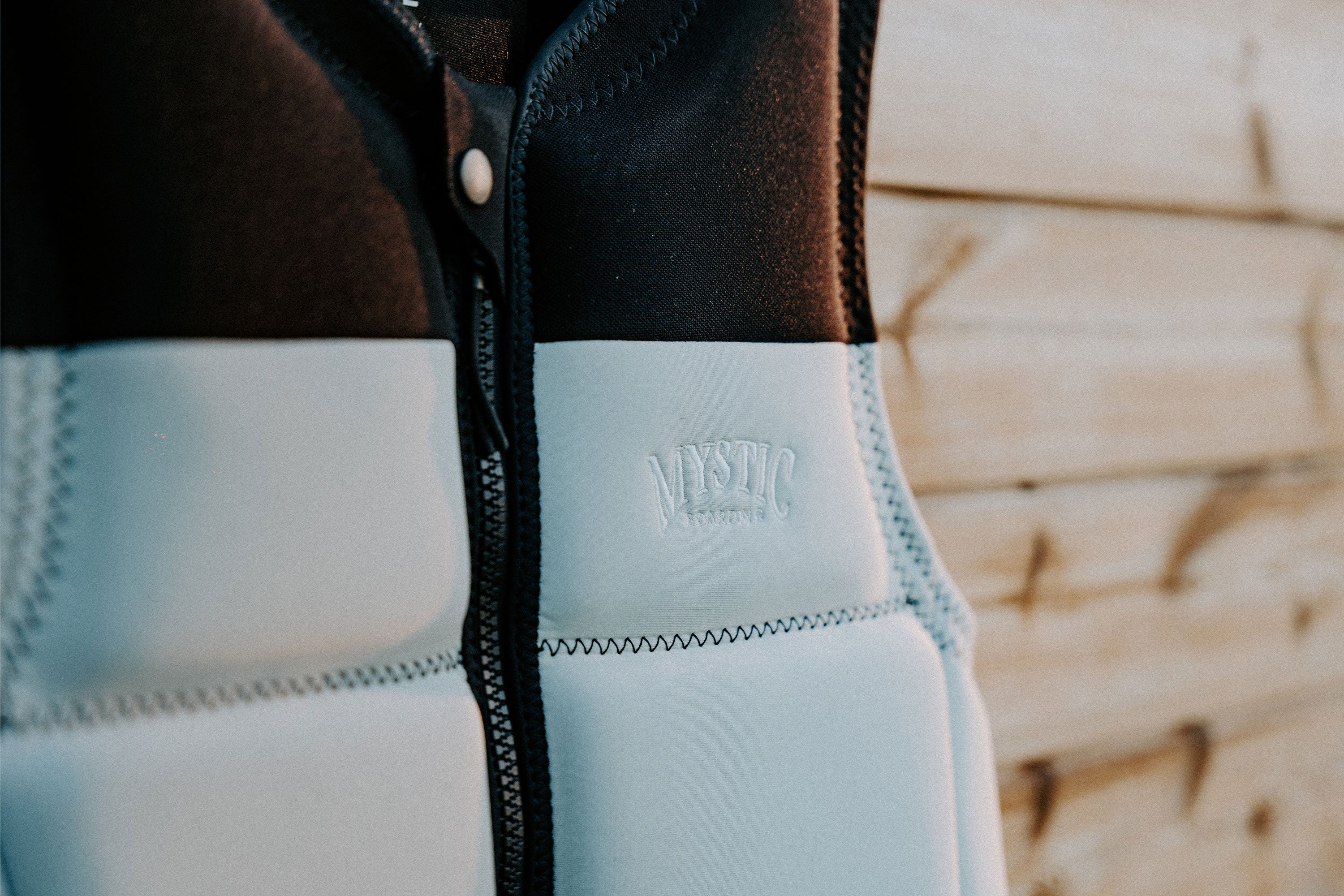 Peacock Impact Vest Fzip Wake | Oxblood Red