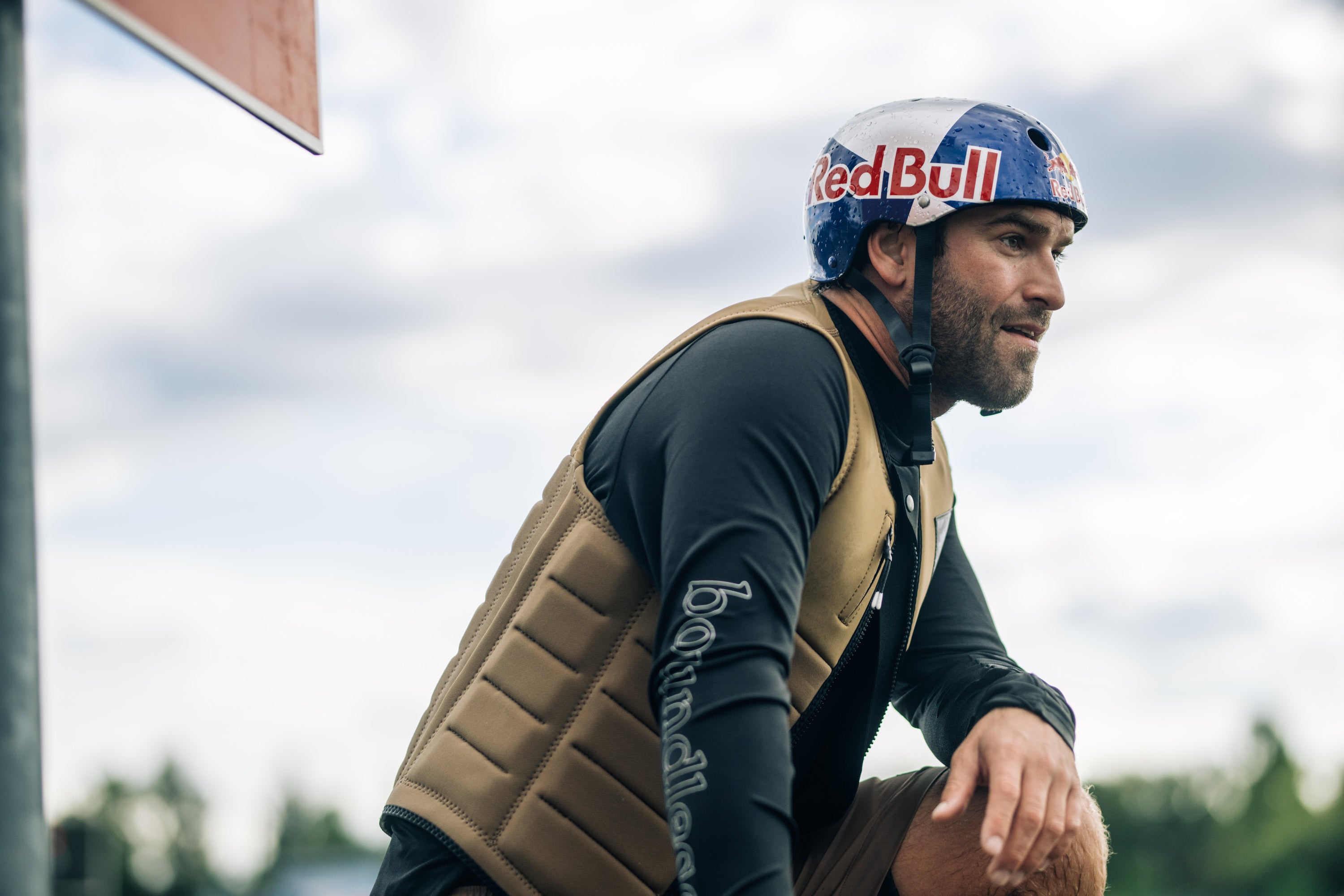 The Dom Impact Vest Fzip Wake | Slate Brown