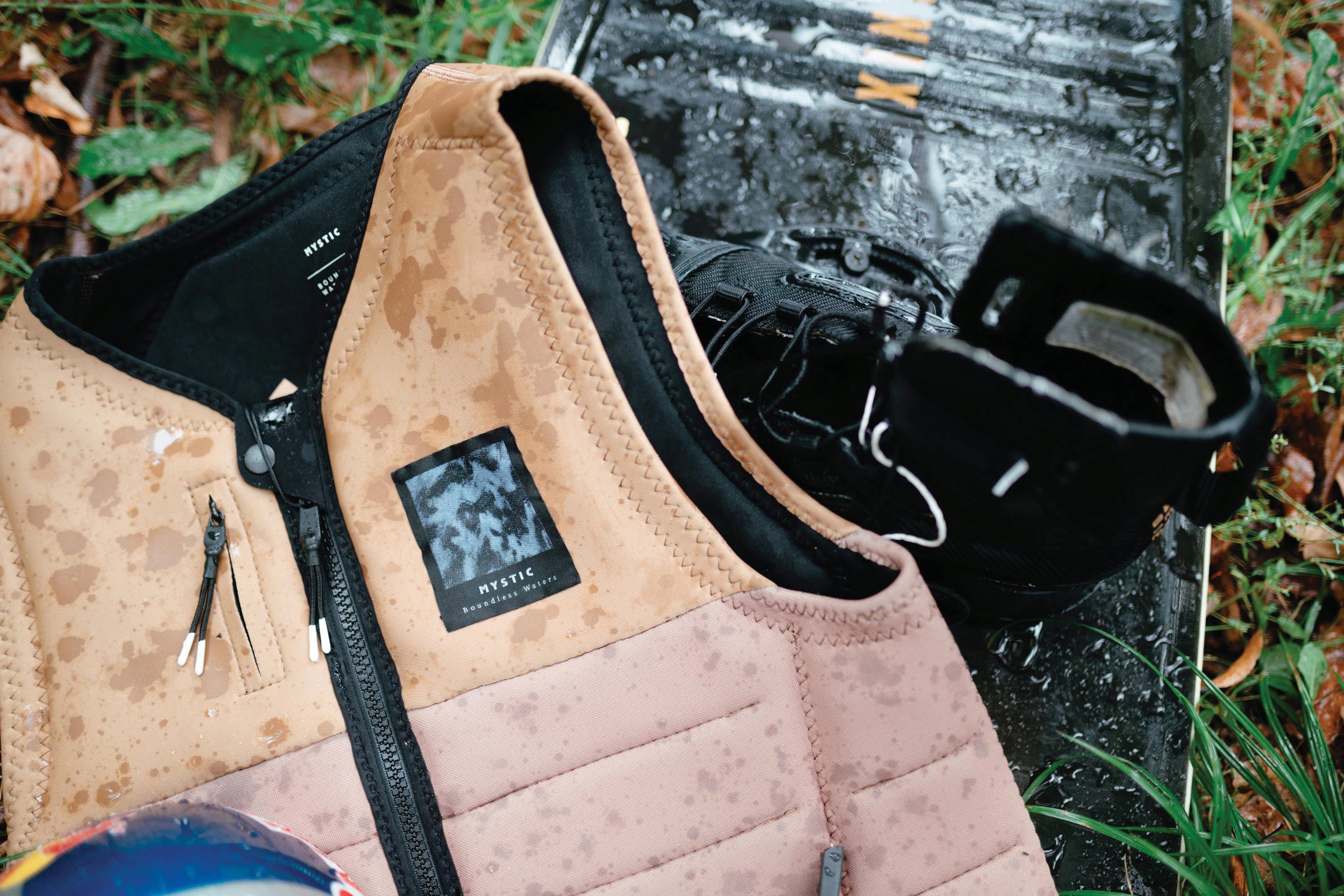 The Dom Impact Vest Fzip Wake | Slate Brown