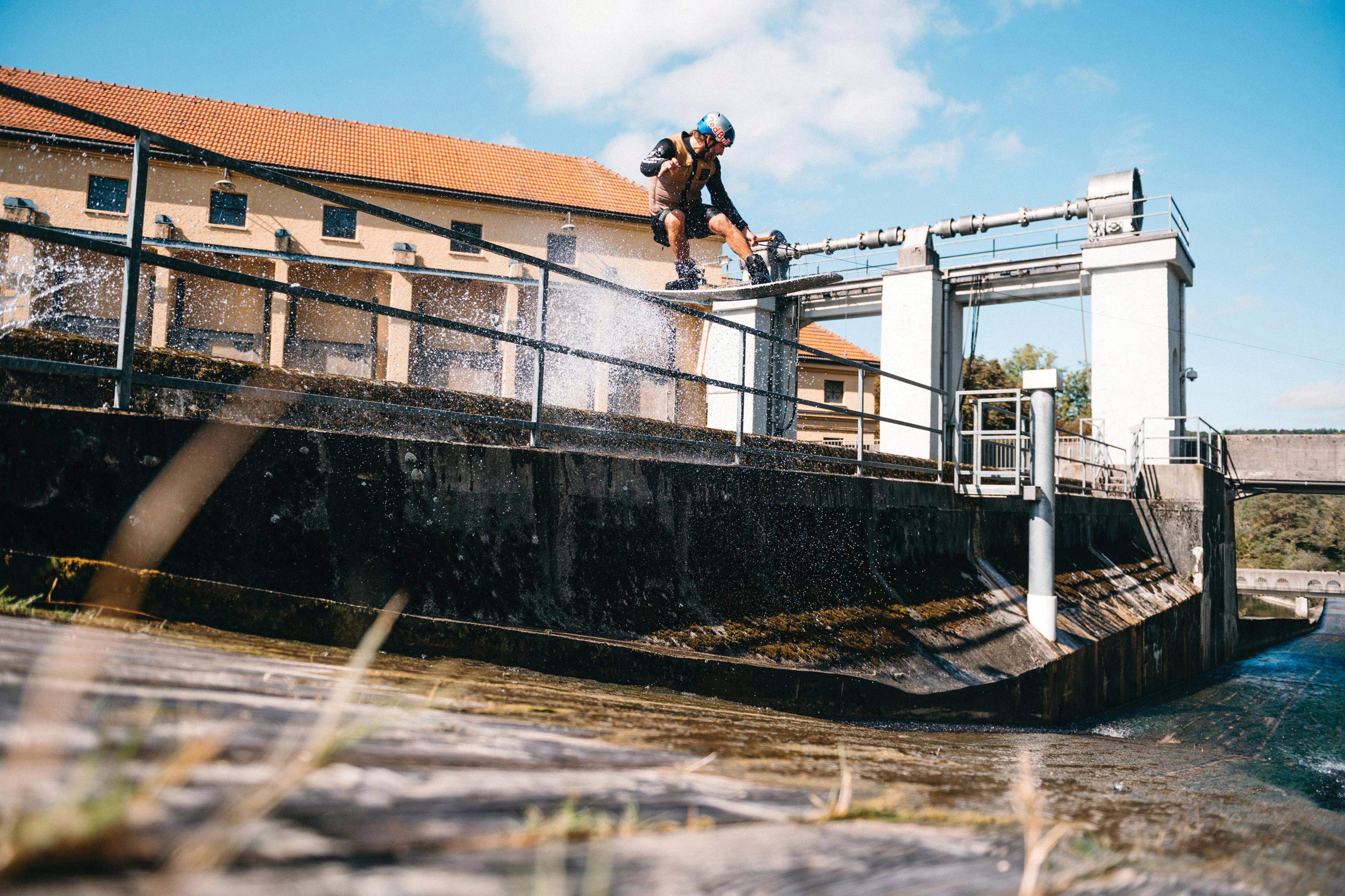 The Dom Impact Vest Fzip Wake | Slate Brown