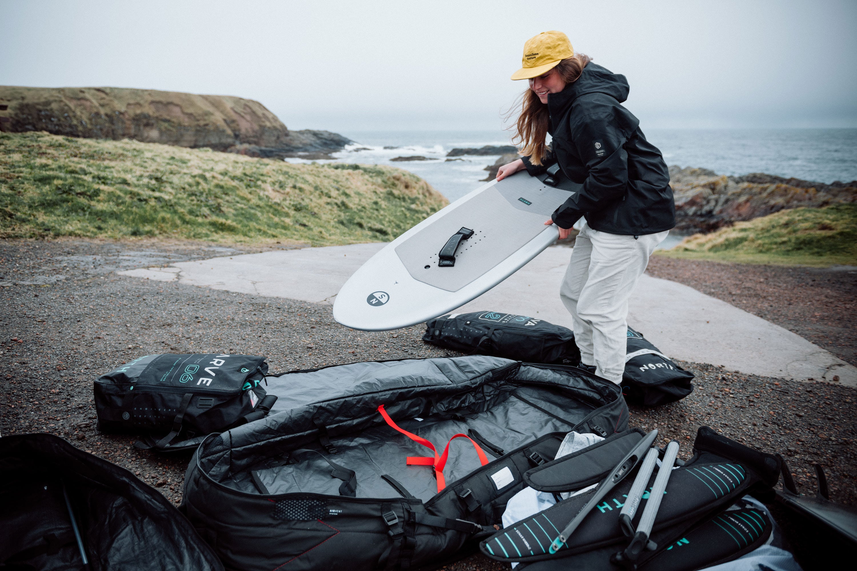 Saga Foil Boardbag | Black